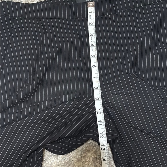 Liverpool Black Capri Pants Structured Design - Picture 8 of 9